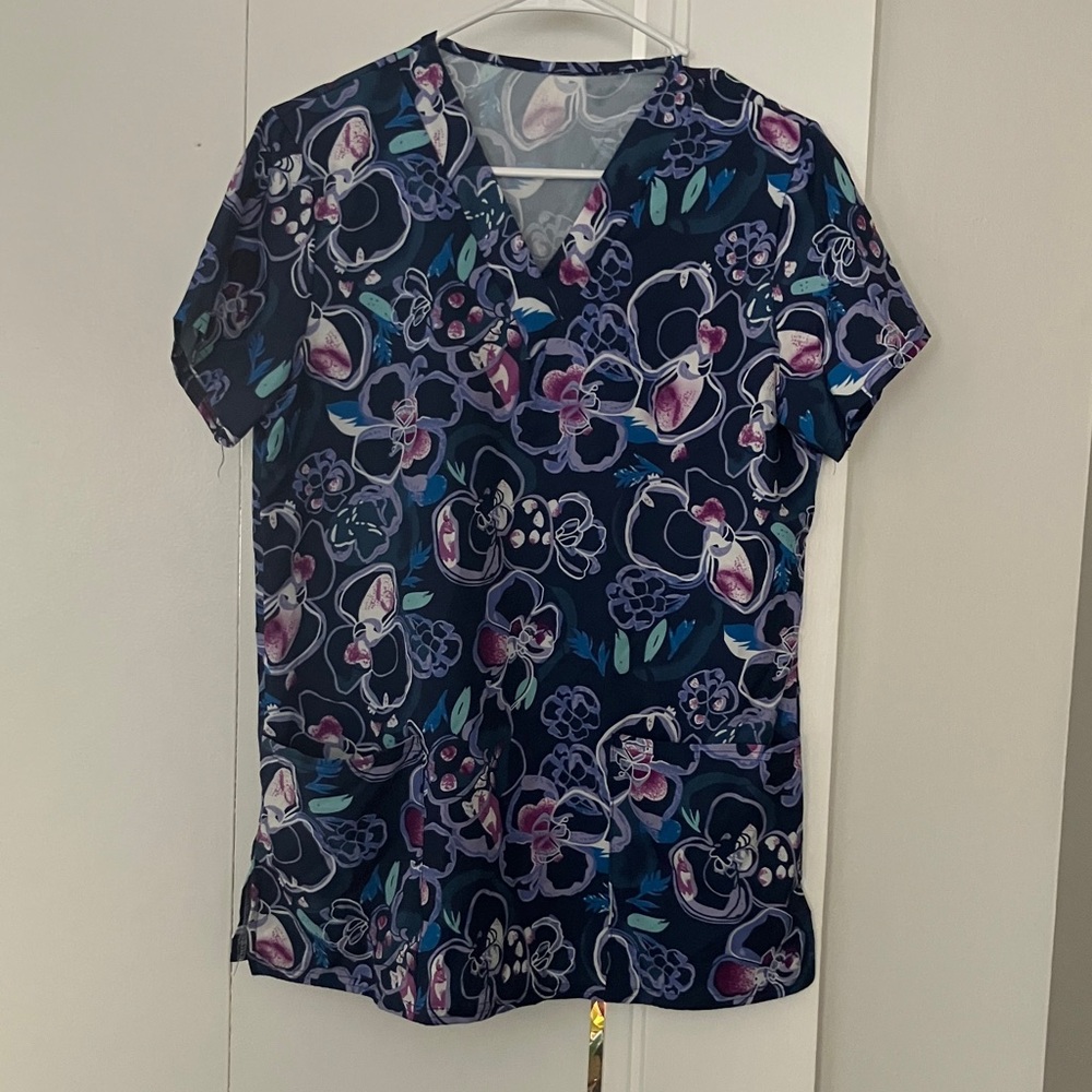 Woman’s Floral V-Neck Scrub Top